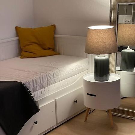 Schickes Apartment Mit Balkon In デュッセルドルフ エクステリア 写真