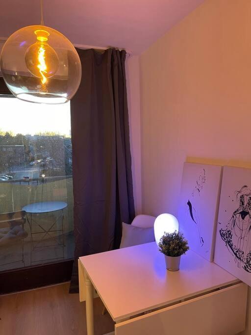 Schickes Apartment Mit Balkon In デュッセルドルフ エクステリア 写真
