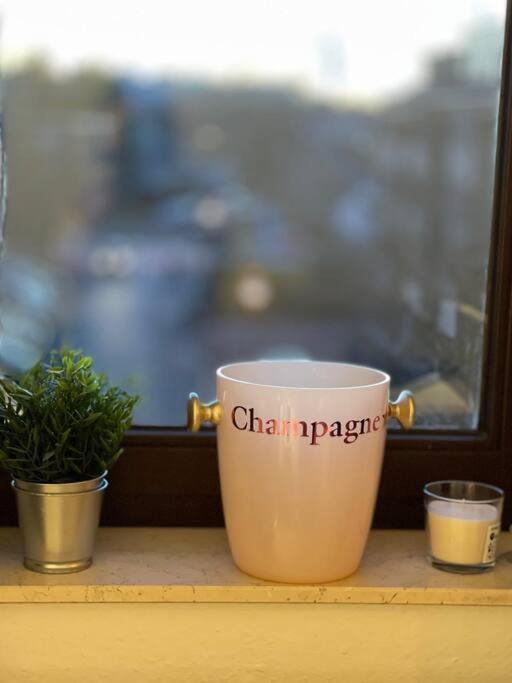 Schickes Apartment Mit Balkon In デュッセルドルフ エクステリア 写真