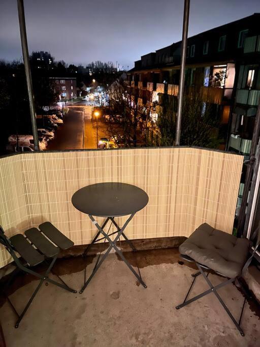 Schickes Apartment Mit Balkon In デュッセルドルフ エクステリア 写真