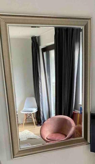 Schickes Apartment Mit Balkon In デュッセルドルフ エクステリア 写真